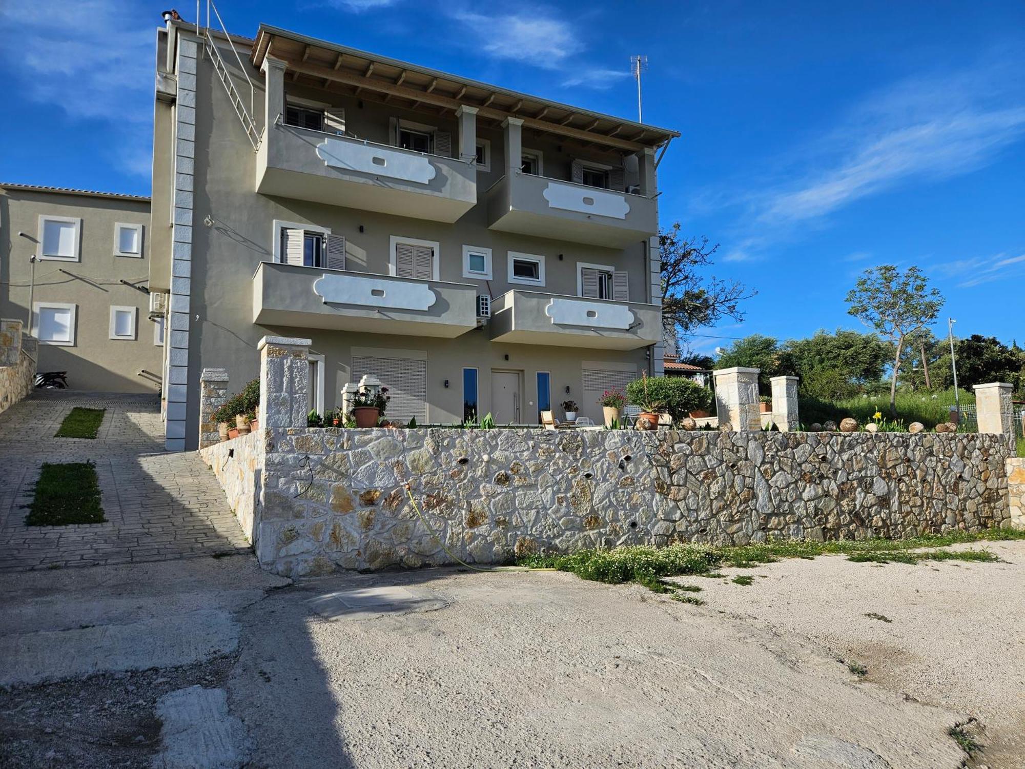 Grey Luxury House Apartment Ipsos Bagian luar foto