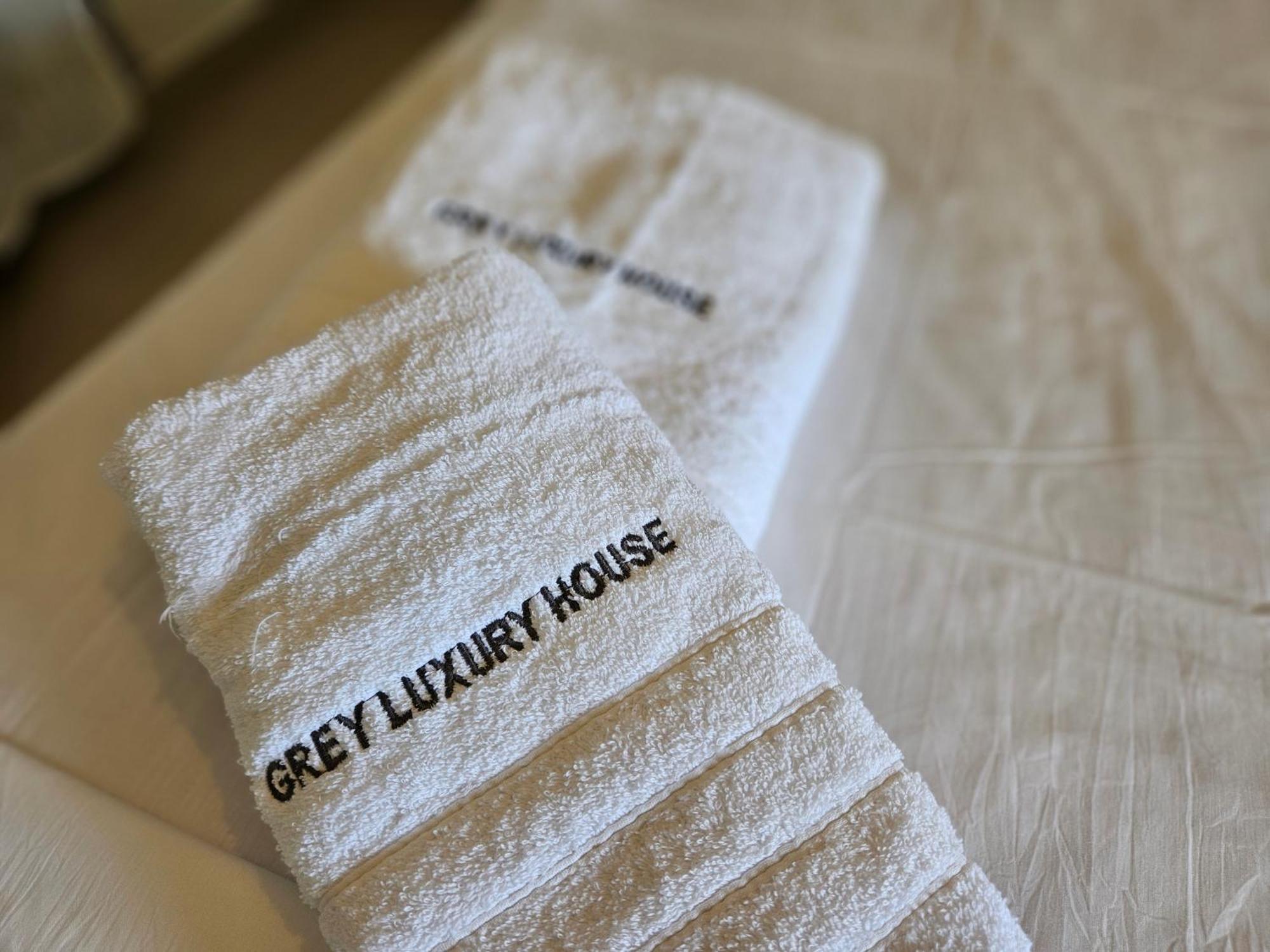 Grey Luxury House Apartment Ipsos Bagian luar foto
