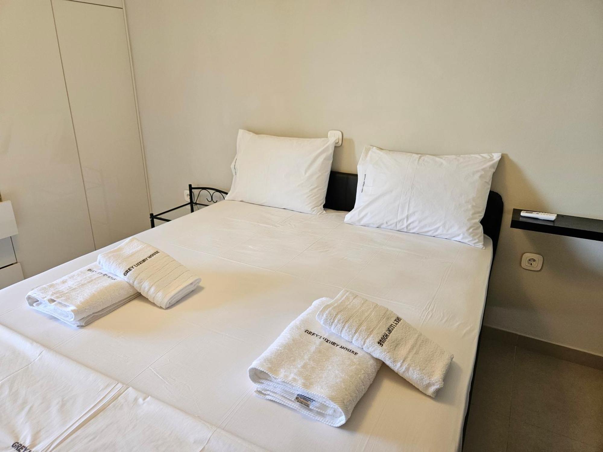 Grey Luxury House Apartment Ipsos Bagian luar foto