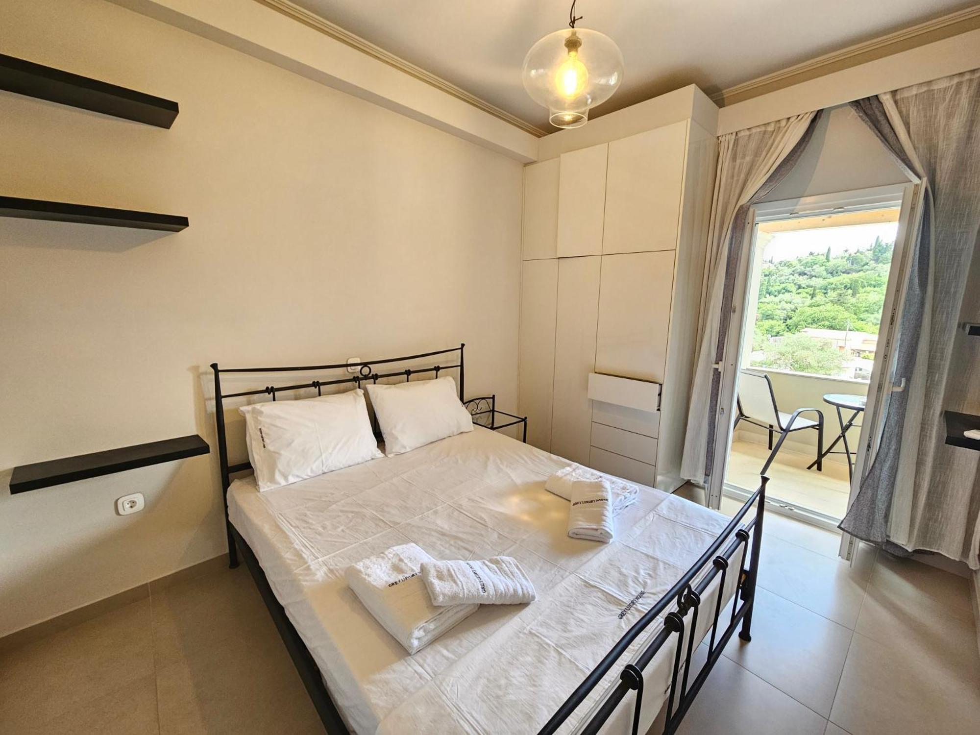 Grey Luxury House Apartment Ipsos Bagian luar foto