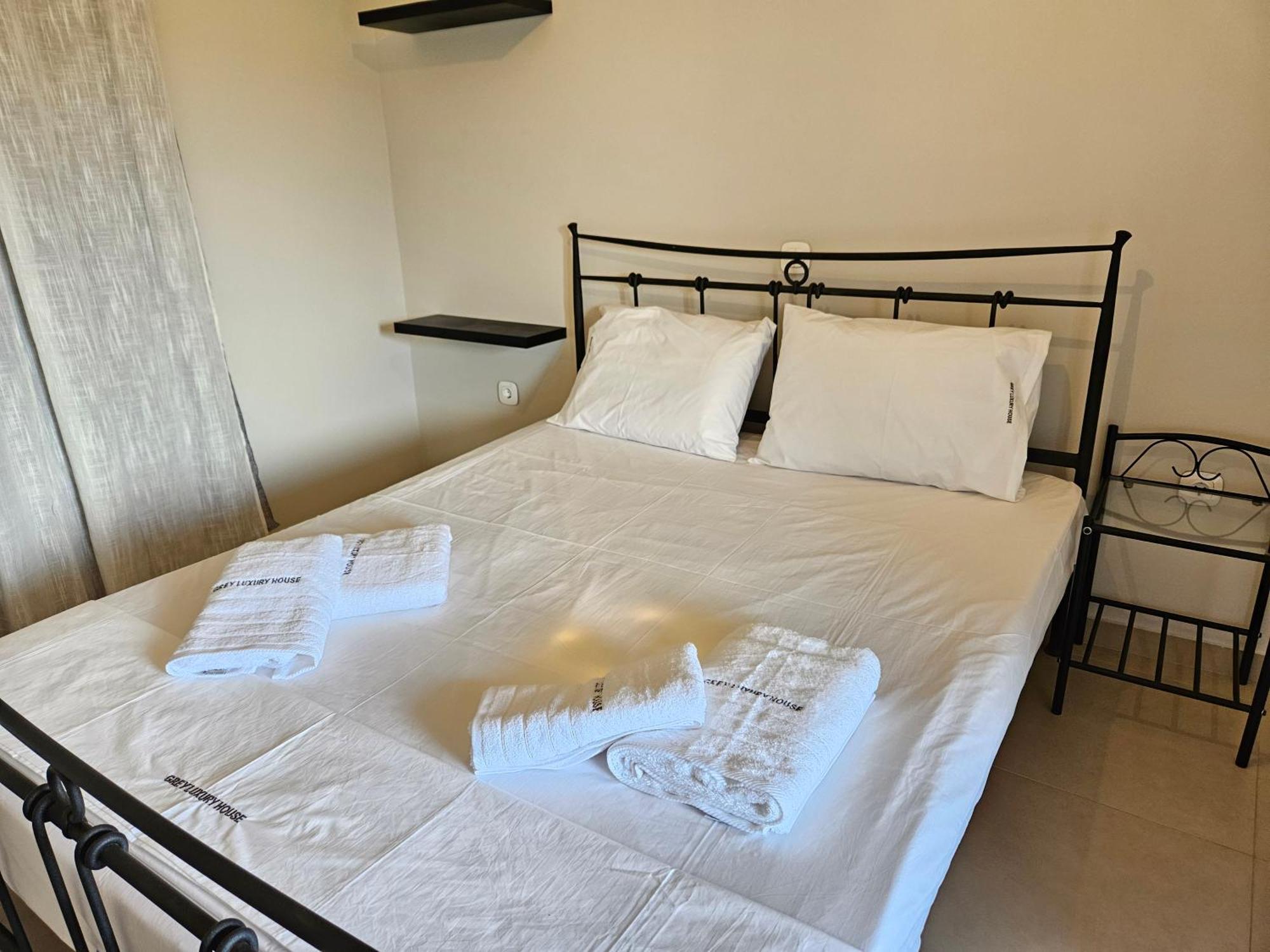 Grey Luxury House Apartment Ipsos Bagian luar foto