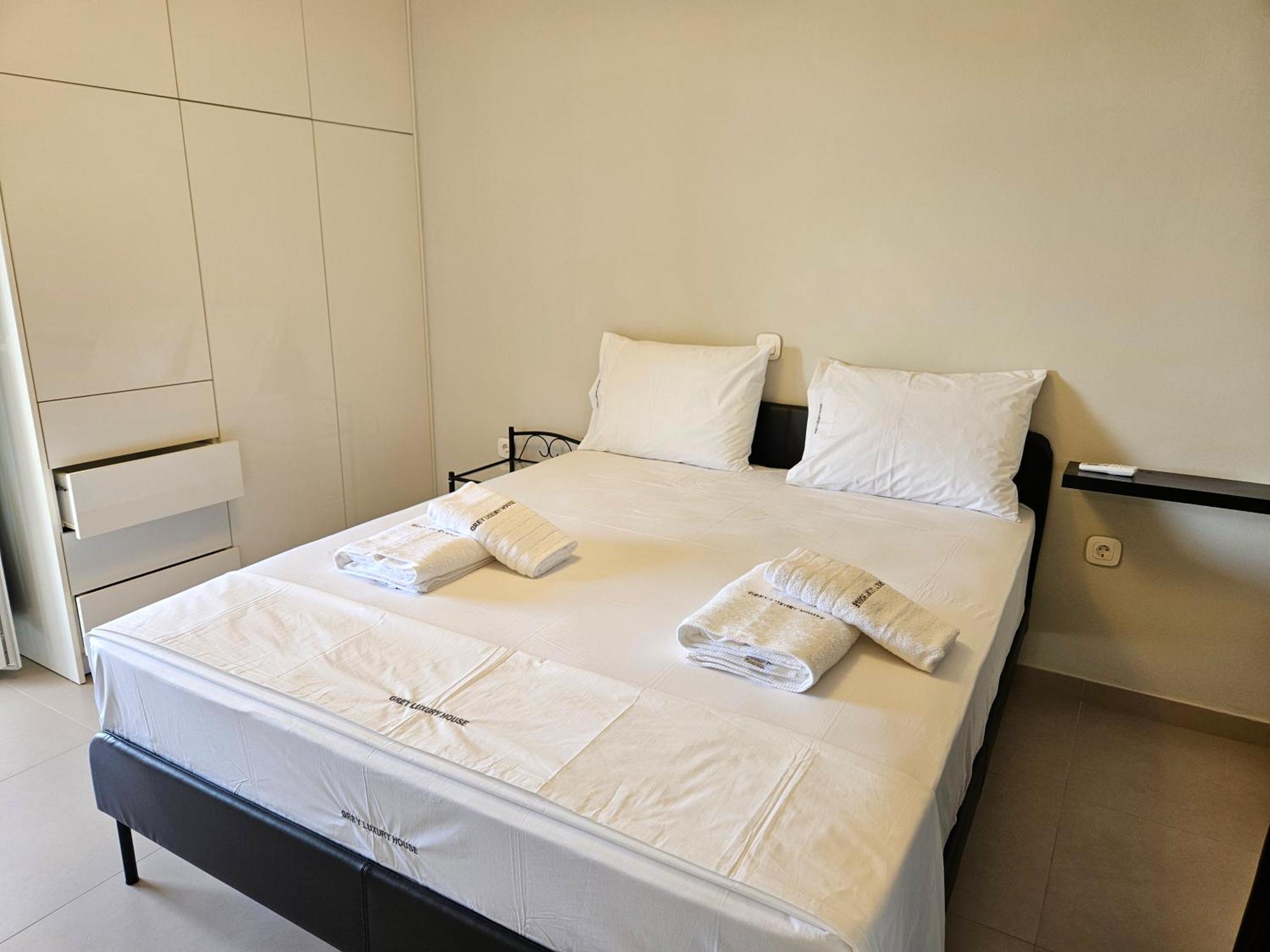 Grey Luxury House Apartment Ipsos Bagian luar foto