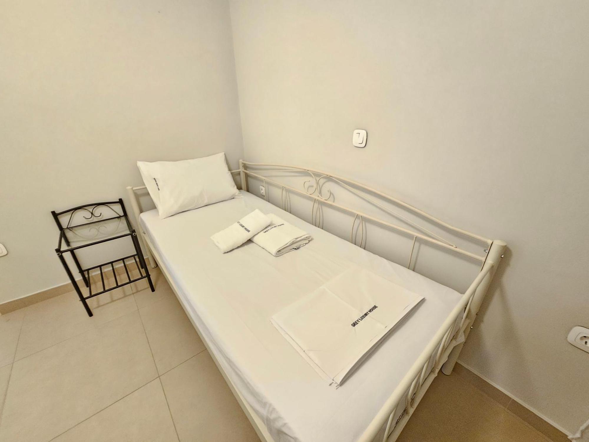 Grey Luxury House Apartment Ipsos Bagian luar foto
